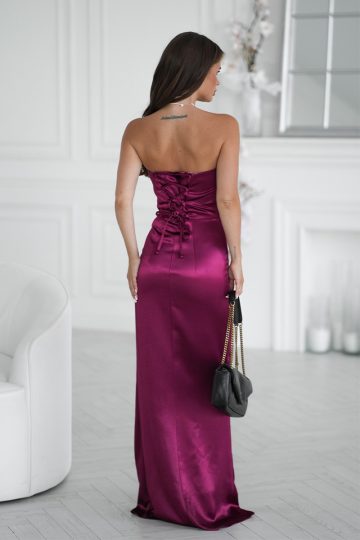 335-10 Elegancka Sukienka Satynowa Bez Ramiączek Z Drapowaną Różą I Rozcięciem Nowości 2